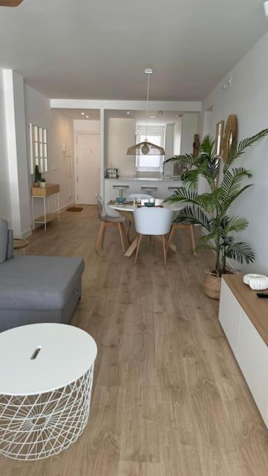 מוטריל Apartamento Con Vistas Al Mar En Playa Granada מראה חיצוני תמונה